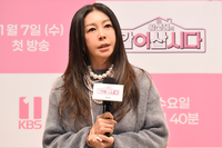 황신혜, 기자 간담회서 오열…“故안성기 영화계 기둥, 너무 일찍 떠나”[SS현장]