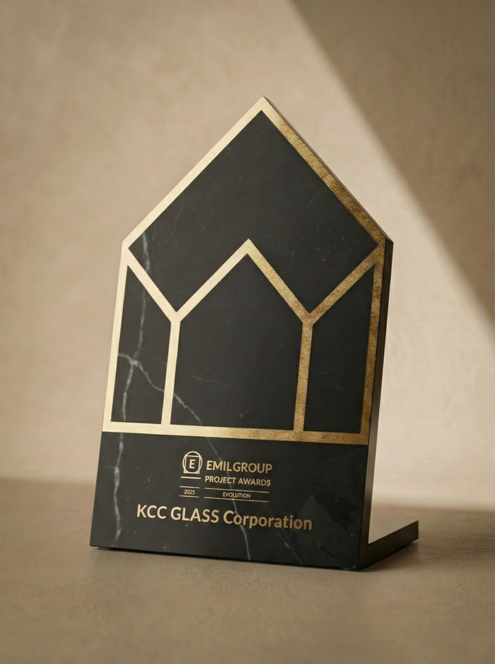 KCC글라스가 국제 건축 디자인상 ‘에밀그룹 프로젝트 어워즈 2025’에서 수상의 영예를 안았다
