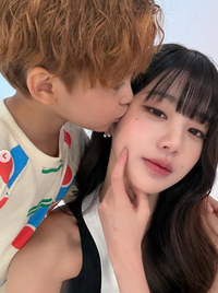 아이브 장원영, 볼 뽀뽀 포착…팬심 흔들렸다