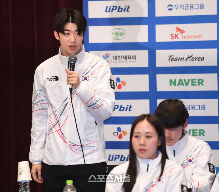 [포토] 답변하는 쇼트트랙 이준서