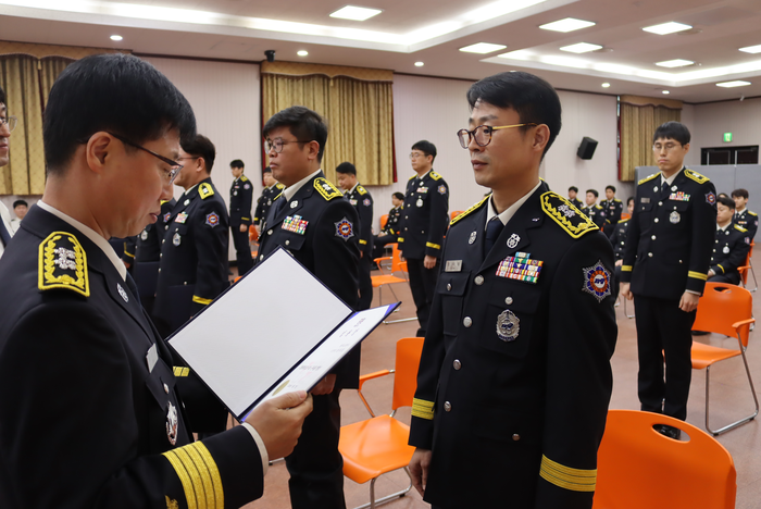 [강원소방]소방경 이하 전입 및 승진자 임명장 수여