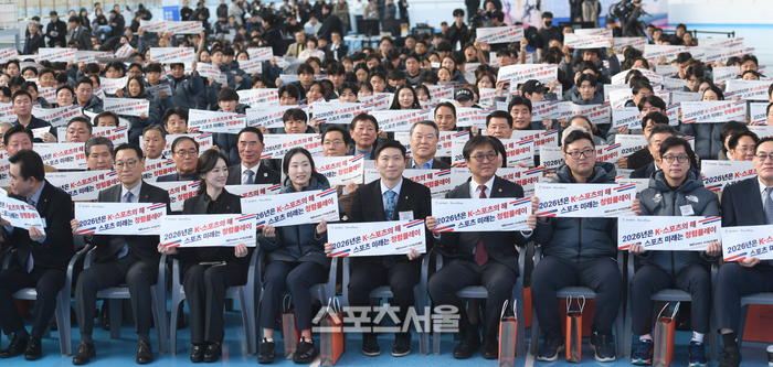 [포토] 기념 촬영하는 훈련개시식 참가자들