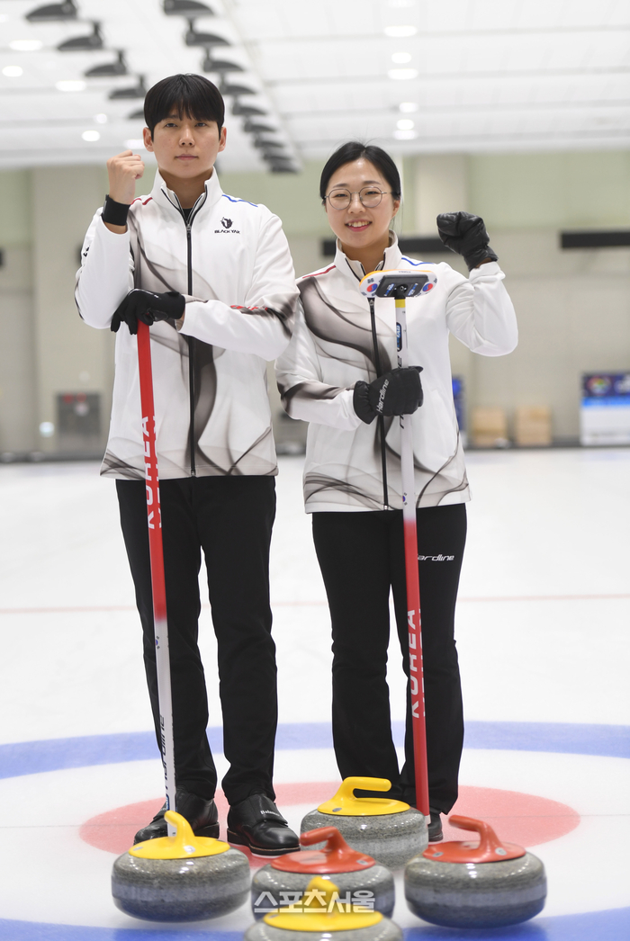 [포토] 파이팅 외치는 컬링 김선영-정영석