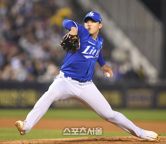 삼성 투수 배찬승이 15일 잠실야구장에서 열린 2025 KBO 리그 LG와 경기 8회 역투하고 있다. 2025. 4. 15. 잠실 | 최승섭기자 thunder@sportsseoul.com 