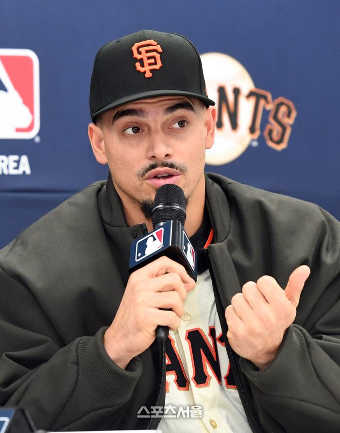 [포토]SF 자이언츠 윌리 아다메스, ‘이정후 얼마나 사랑하는지 보여
