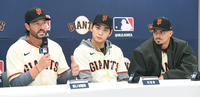 [포토]SF 자이언츠의 토니 비텔로 감독-이정후-윌리 아다메스