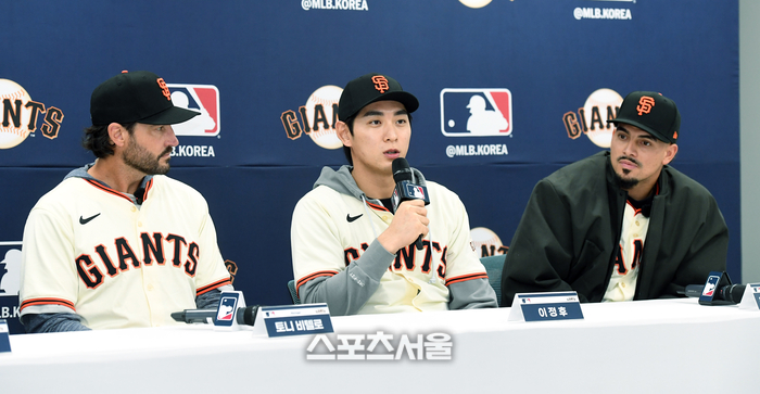 [포토]방한한 SF 자이언츠 토니 비텔로 감독-이정후-윌리 아다메스