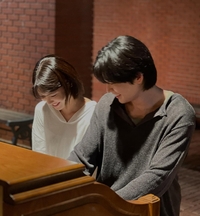 정경호와 13년째 열애 최수영, 김재영과 다정한 커플샷