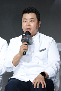 세상 로맨틱한 글에 왜 이런 사진을?…정호영 셰프 “결혼 19주년, 사랑하는 아내에게” [★SNS]