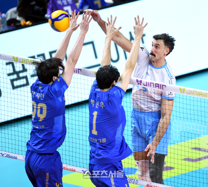 [포토] 러셀 ‘득점 성공이야’