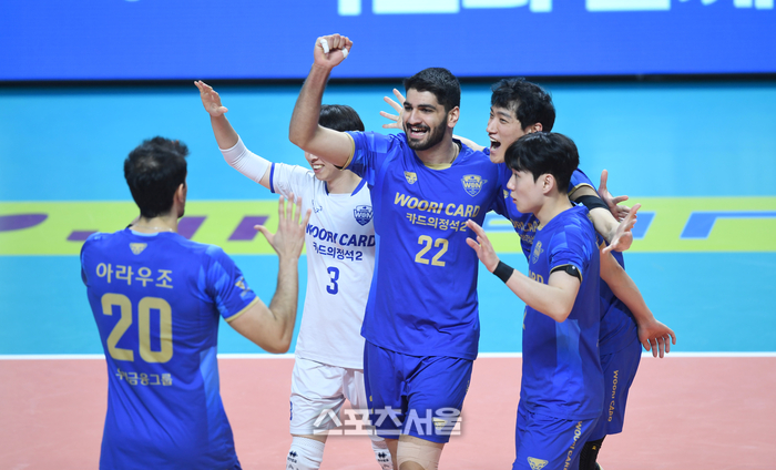 [포토] 환호하는 우리카드 ‘승리가 보인다’