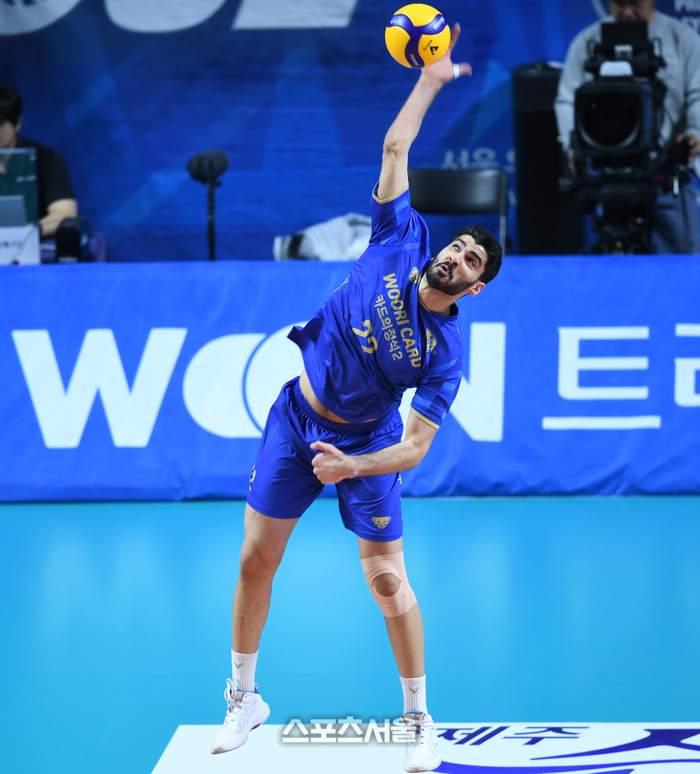 [포토] 알리 ‘강력한 서브’