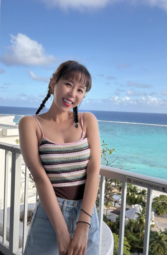 ‘46㎏ 맞아?’ 양갈래 신지…푸른 바다 사이판의 여유