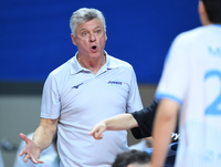 [포토] 헤난 감독 ‘집중해’