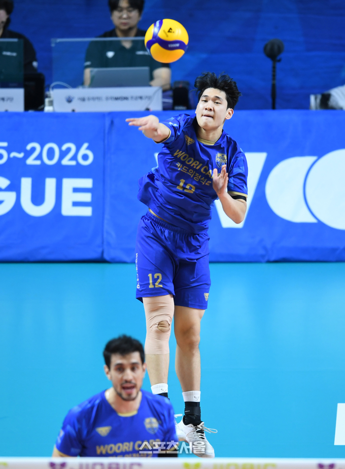 [포토] 서브 넣는 이유빈