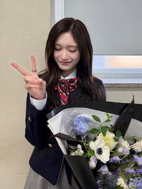 마지막 교복 인증샷 남긴 아이돌 “더 성숙해질게요”