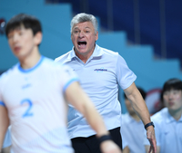 [포토] 헤난 감독 ‘집중해’