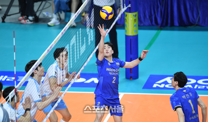 [포토] 한태준 ‘한 손으로 토스’