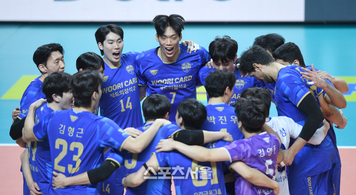 [포토] 우리카드 ‘완벽한 승리야’
