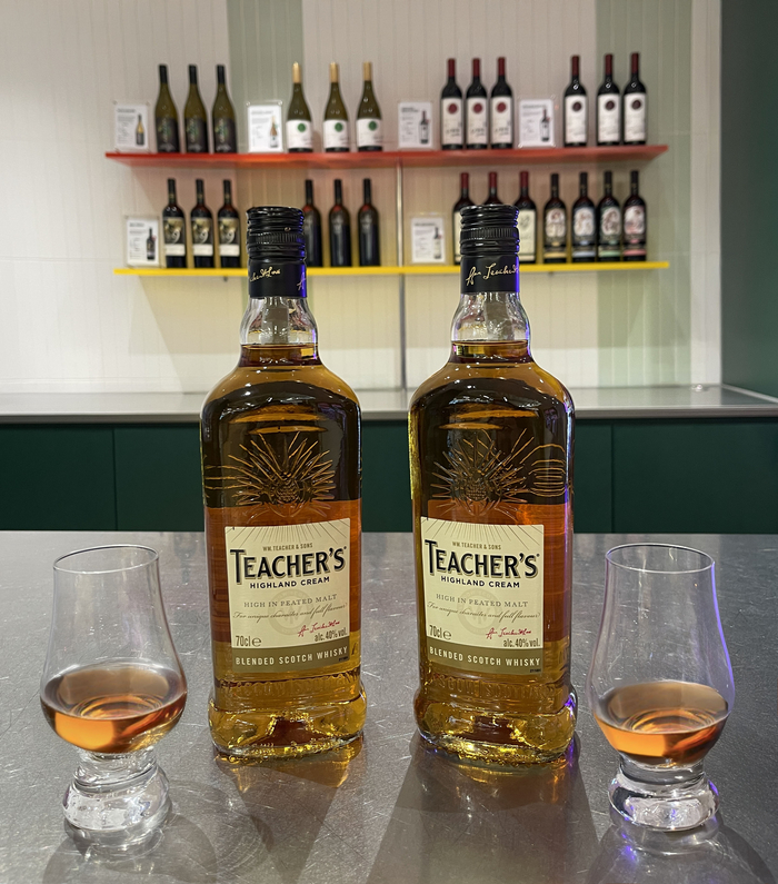 위스키 애호가들 사이에서 가성비로 인기를 끌고 있는 ‘티처스’ 위스키. 사진 | GS리테일
