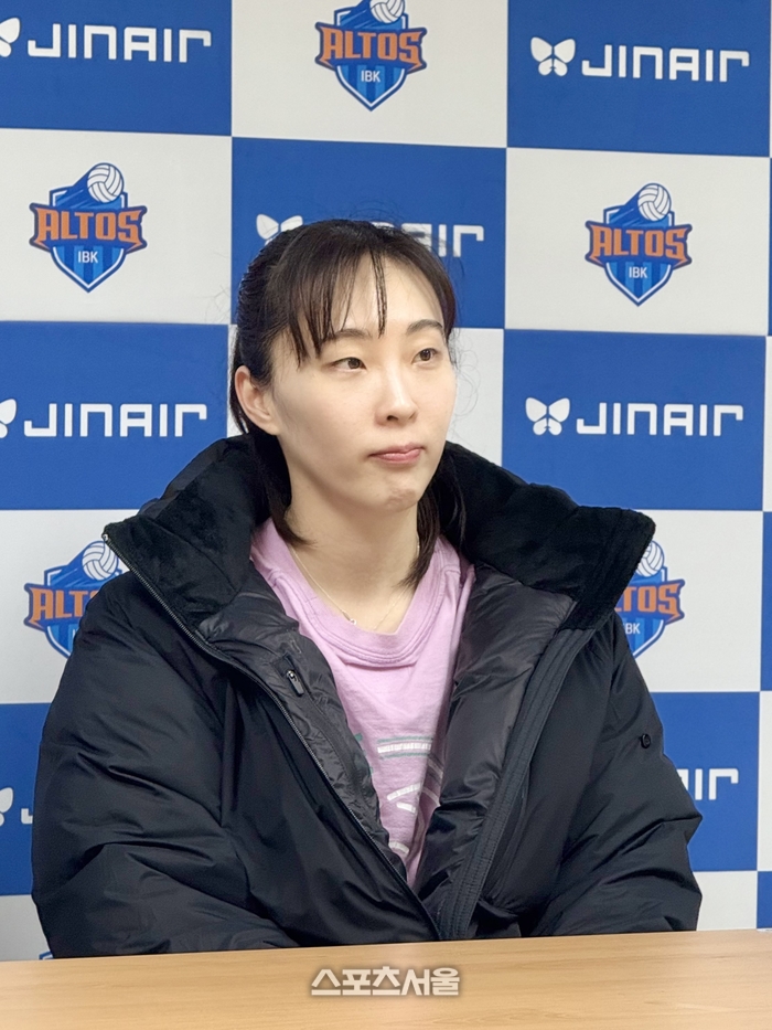 “37세 중 가장 잘한다” 황민경…500경기 출장-서브 400득점까지, ‘언성 히어로’의 배구 인생은 현재진행형[SS현장]