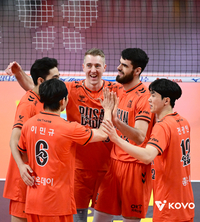 ‘허수봉 1세트 교체’ 현대캐피탈, OK저축은행에 ‘완패’로 선두 ‘추격’ 실패