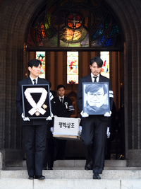 [포토]이정재-정우성, 맨 앞에 서서...