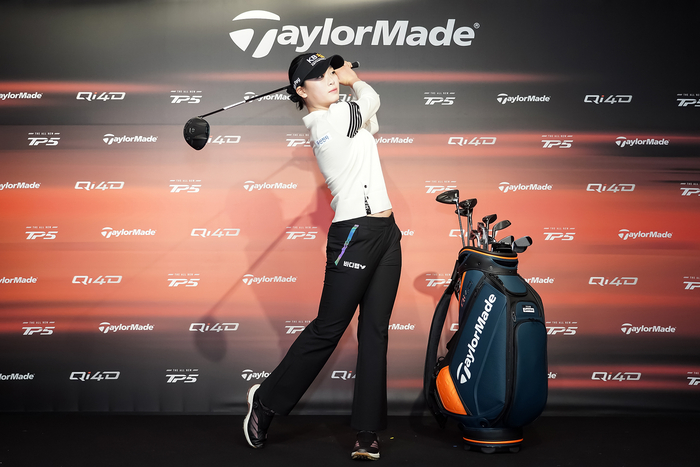 9일 서울 워커힐 호텔 빛의 시어터에서 열린 테일러메이드 ‘2026 언팩트 인비테이셔널’ 신제품 출시 행사에서 방신실이 포즈를 취하고 있다. 사진 | 테일러메이드