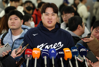 “볼넷 주지 말고, 어렵게 하지 말자” 16년 만에 대표팀→든든한 류현진, 후배들에게 남긴 메시지는? [SS인천공항in]