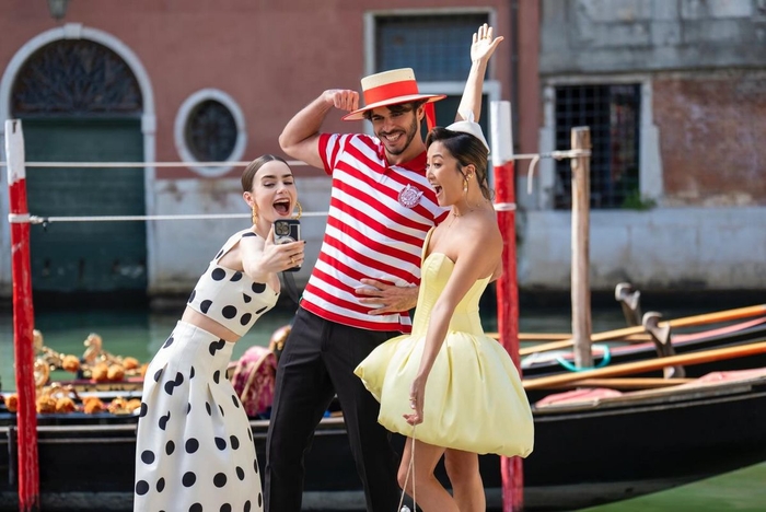 넷플릭스 시리즈 ‘에밀리 파리에 가다’(Emily in Paris). 사진 | 넷플릭스