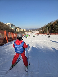 “아빠, 나 봐봐! 안 무서워”…스키와 승마로 배운 도전, 비발디파크의 겨울② [원성윤의 인생은 여행처럼]