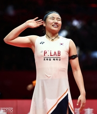 “땡큐 천위페이!” 안세영, 3연패 보인다…기권승 체력 비축하며 결승행, 中왕즈이와 결승 격돌