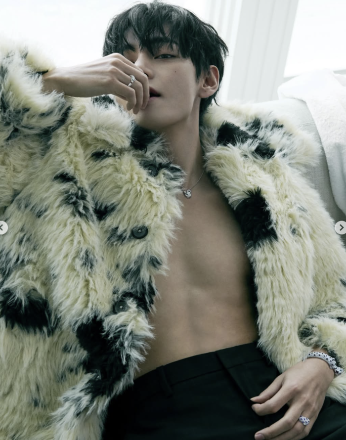 방탄소년단 뷔, 헬스 그렇게 하더니...결국 ‘복근 공개 성공’