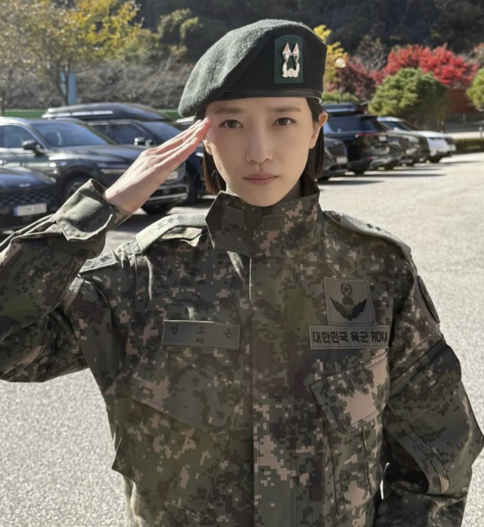 군복 입은 표예진, ‘모범택시3’ 종영 아쉬운 기념샷