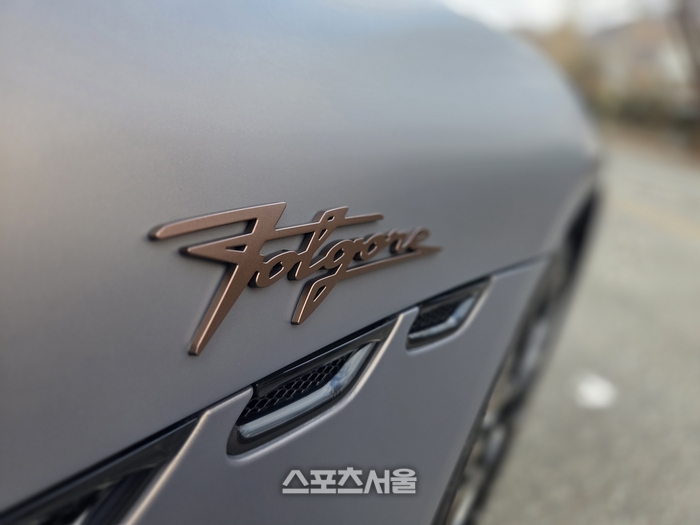 전륜 펜더에 적용된 에어 벤트와 구리색 ‘Folgore’ 레터링. 양평 | 원성윤 기자 socool@sportsseoul.com