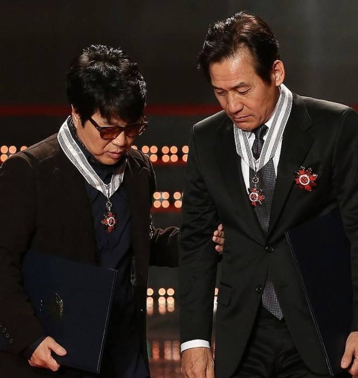 故 안성기 발인 날, 조용필은 ‘친구여’로 떠나보냈다