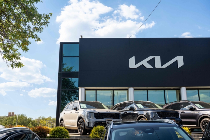미 텍사스주 오스틴의 사우스 오스틴 대리점에 기아 차량들이 전시되어 있다. 사진 | AFP=연합뉴스