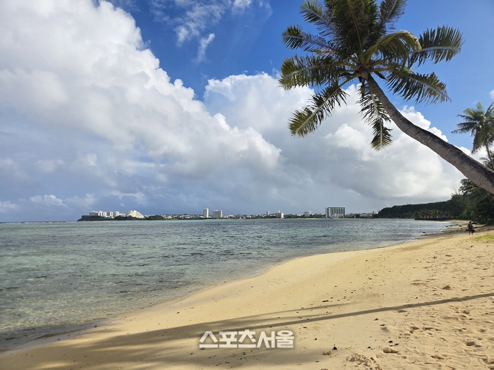 핸들을 놓거나, 혹은 잡거나…괌을 여행하는 두 가지 ‘속도’ [원성윤의 인생은 여행처럼]