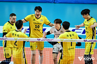 유효 블로킹 28개+수비의 힘…‘비예나 트리플 크라운’ KB손해보험, 우리카드 꺾고 2연승+3위 탈환[현장리뷰]