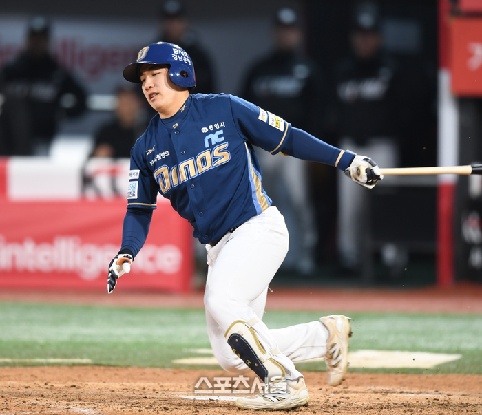 NC 한재환이 9일 수원케이티위즈파크에서 열린 2025 KBO 리그 KT와 경기 4회초 1사1,2루 헛스윙 삼진아웃을 당하고 있다. 수원 | 최승섭기자 thunder@sportsseoul.com