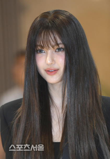 ‘뉴진스 퇴출’ 다니엘의 친언니 맞팔…431억 소송중 첫 행보