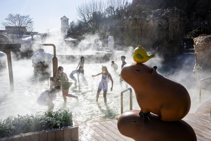 ‘윈터 스파 캐비’가 펼쳐지고 있는 캐리비안 베이. 사진ㅣ삼성물산