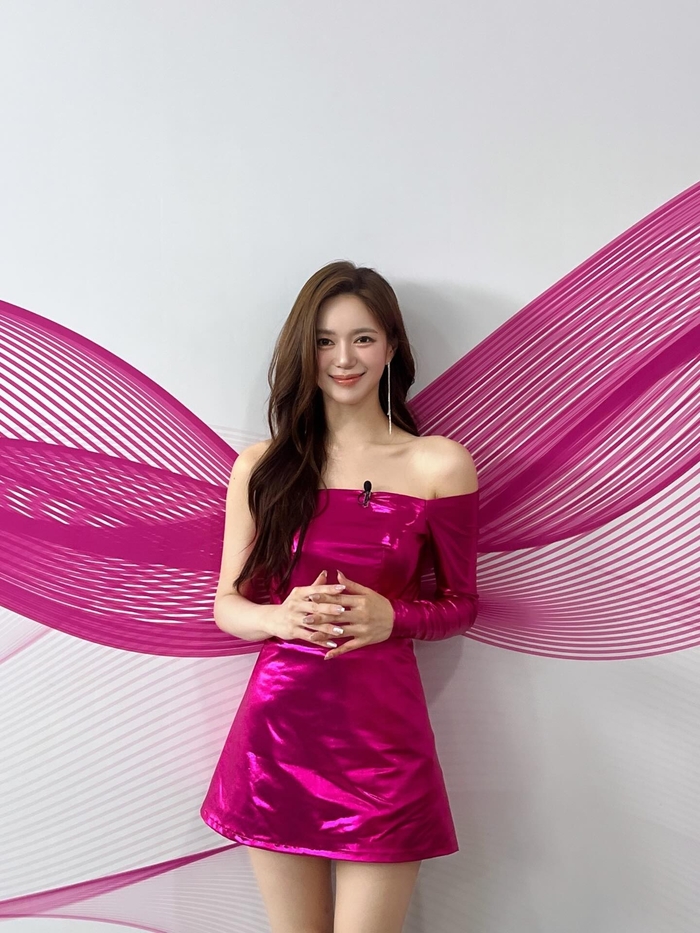 ‘핑크빛 날개 단 요정’ 이엘리야, ‘미스트롯4’ 접수한 바비인형 비주얼