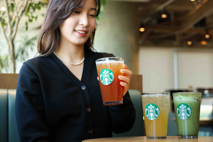 “요즘 20대는 커피 말고 티” 스타벅스 판 흔든 세대 교체…티 음료 판매량 20% 급성장
