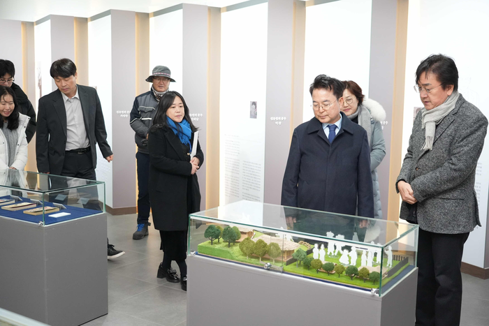 육동한 춘천시장, 김유정문학촌 열린관광지 재개관 현장 방문