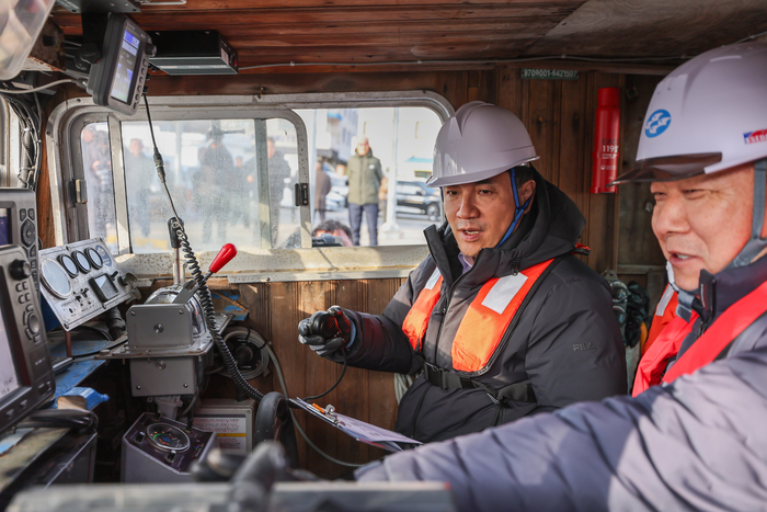 김진태 지사, 겨울철 어선 안전사고 합동점검