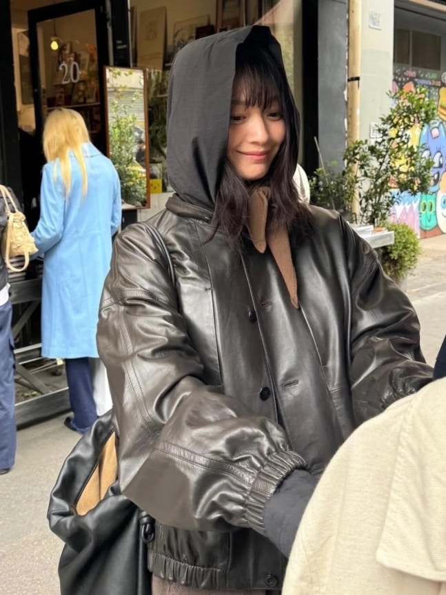 김우빈·신민아의 스페인 신혼여행…‘올블랙 시밀러룩’으로 전한 데이트 근황