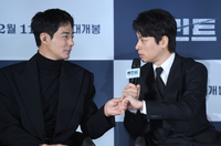 [포토] 박정민-조인성 ‘애틋한 눈빛 교환’