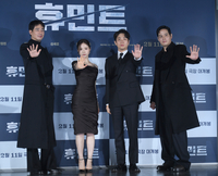 [포토] 포즈 취하는 팀 ‘휴민트’ 조인성-신세경-박정민-박해준