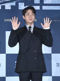 [포토] 박정민 ‘파이팅 넘치는 손인사’